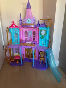 Princess Castle with 4 Princesses