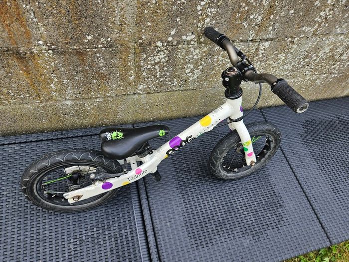 Frog Tapdole Balance Bike 12" wheels White with spots