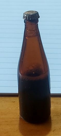 Vintage original Guinness miniature advertising bottle,with liquid inside some of of it must of evaporate,,hard to come by ,price includes free shipping within Ireland thank you, sold as seen, see pictures,,