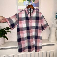 Short Sleeved Checked Shirt from Farah. Size Medium