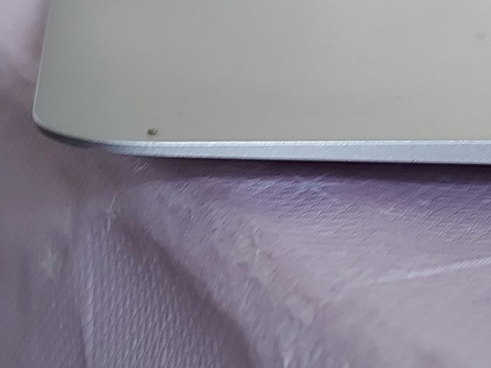 Apple MacBook Air, Intel Core i5, 1.4GHz, 4GB Ram DDR3, 121GB SSD, 13.3 inch screen, in excellent condition