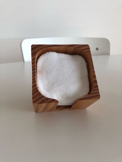 Wooden holder & washable / reusable facial pads