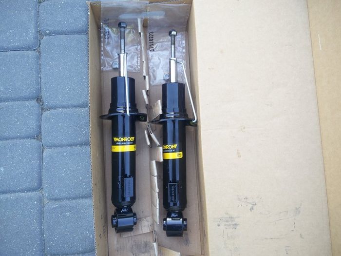 Mitsubishi L200 FRONT Shock Abrosbers