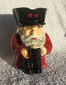 CHELSEA PENSIONER (Royal Hospital) - a vintage toby jug by Crown Devon (late 1960's). Excellent condition.