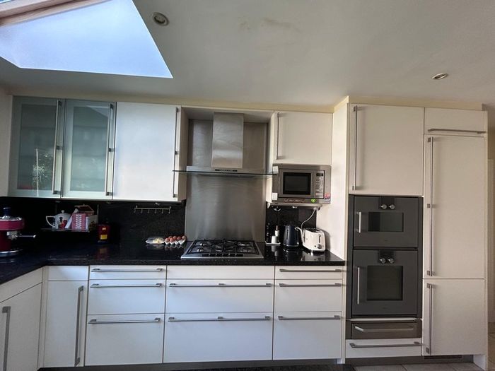 SieMatic Kitchen with Granite Worktops and Appliances