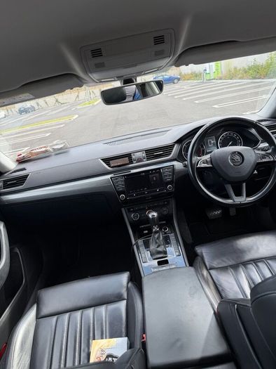 Skoda Superb black edition