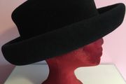 Vintage WHITELEY Classic Brimmed Felt HAT.   With free Hat Pin