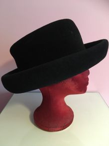 Vintage WHITELEY Classic Brimmed Felt HAT  with free Hat Pin