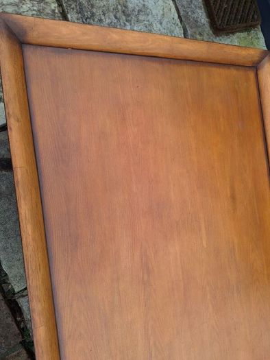 Large coffee table - good condition Dimentions: 34 inches wide, 57 inches long, 20 inches high.