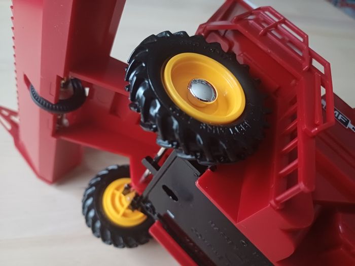 Britains Massey Ferguson Combine Harvester Farm Model Boxed MINT