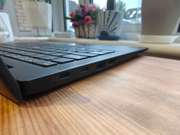 Lenovo X1 Carbon Gen9  Laptop | i7 vPro | 16GB | 512GB | 14" FHD+ | Win11