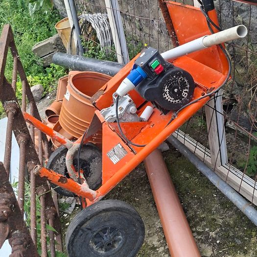 Cement  mixer