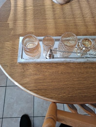 Candle holder display with candle extinguisher