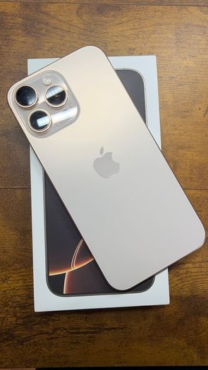 iPhone 16 Pro Max 256GB - 92% Battery Health + 9 Cases