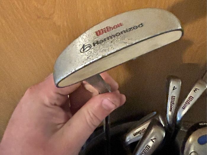 Full beginner golf set Titleist and Wilson with bag and golf balls