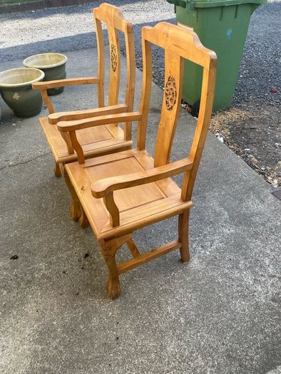 pair of chairs