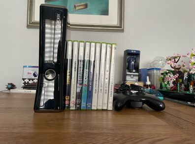 Xbox 360 Slim 250GB (w games)