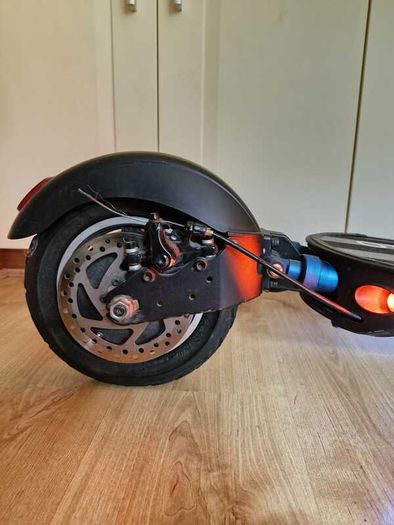 Apollo Explore V1 (1000W) - Needs brake service & tube