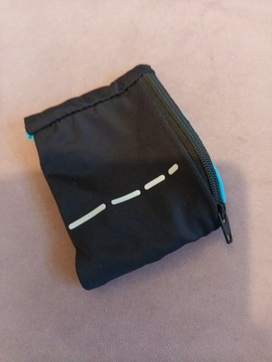 sports wrist  zip storage