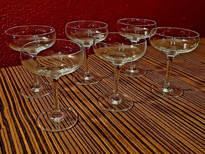 Vintage champagne coupes