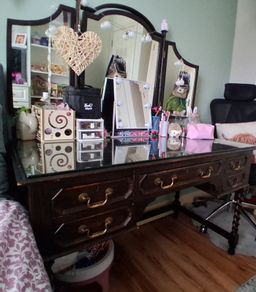 Dressing table