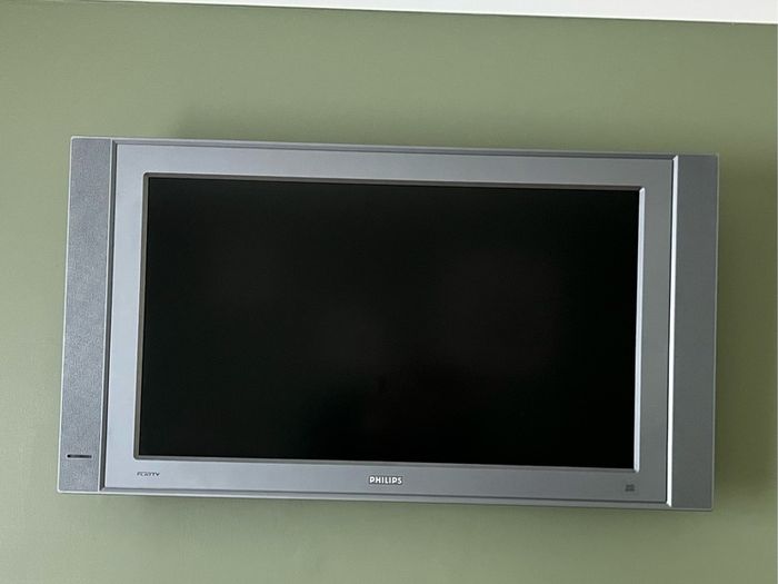 Philips 32" TV Main Board + Wall Bracket