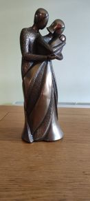 Happy Family Statue, 23 CM, Three Family Parents With New Born Baby Statue, Bonded Bronze, Couple With Baby, Family Gift, Anniversary, Gift.