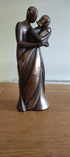 Happy Family Statue, 23 CM, Three Family Parents With New Born Baby Statue, Bonded Bronze, Couple With Baby, Family Gift, Anniversary, Gift.