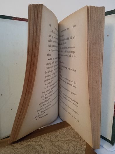 Un Petit Monde D'enfants by Madame E. De Pressense (AB508)