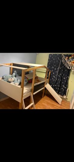 Single loft bed