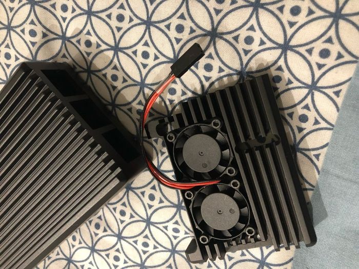 Raspberry pi 5 metal case