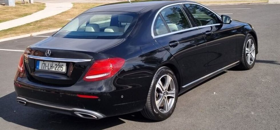 Mercedes E200d Avantgarde | 106,000 KM | Cream  Le
