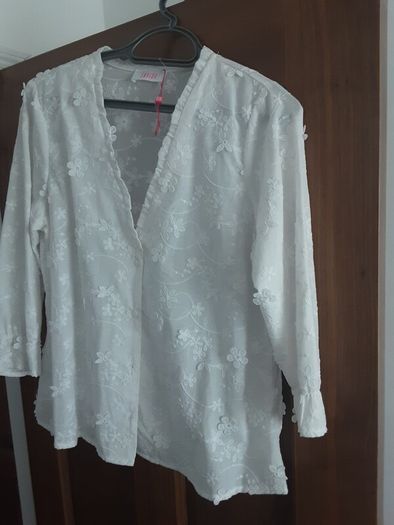 ladies white detailed blouse