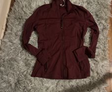 Define lululemon jacket / burgundy/ new