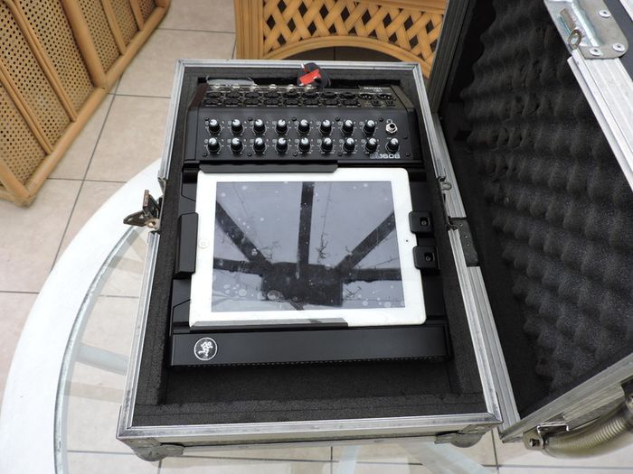 Mackie DL1608 16-Channel Digital Live Sound Mixer