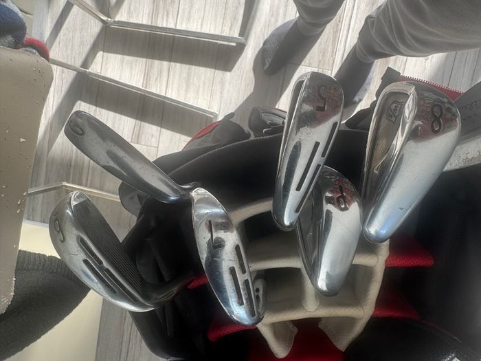 Wilson D9 Irons 5 pw z grip.