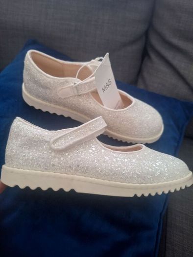 Girls shoes
