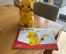 Pikachu lego / mega blocks