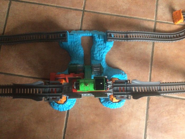 Thomas the tank engine bridge train lift