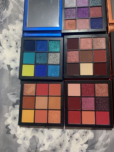 Huda beauty obsession eye shadow palette
