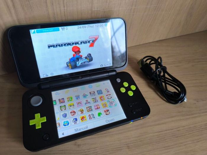Nintendo 2DS XL with 30 games