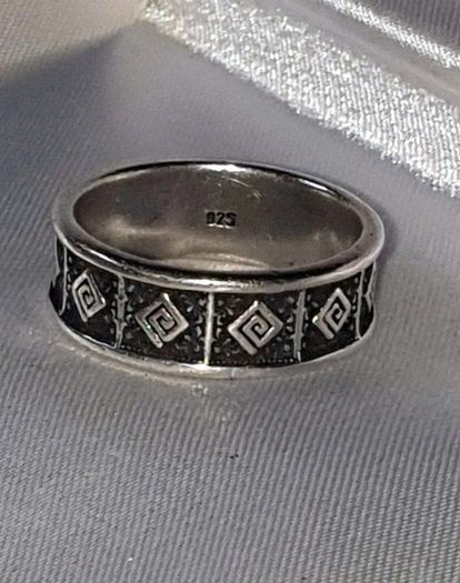 Pristine Vintage Sterling Silver Band Ring