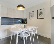 Extendable dining table  and 4 chairs