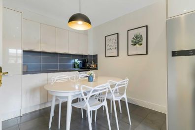 Extendable dining table  and 4 chairs