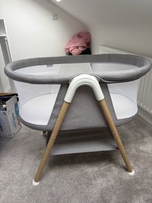 baby crib