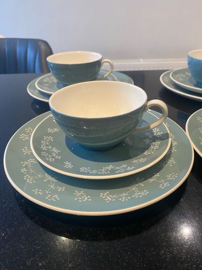 Royal Doulton Queenslace  D6447 tea set