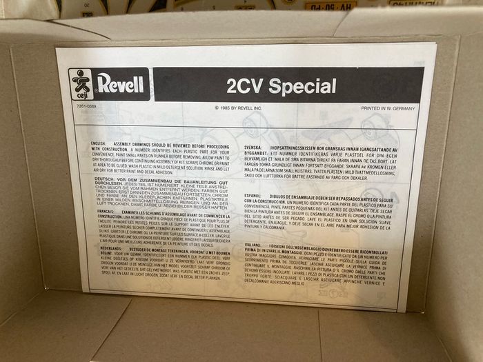 Revell Citroen 2 CV Special scale 1/24