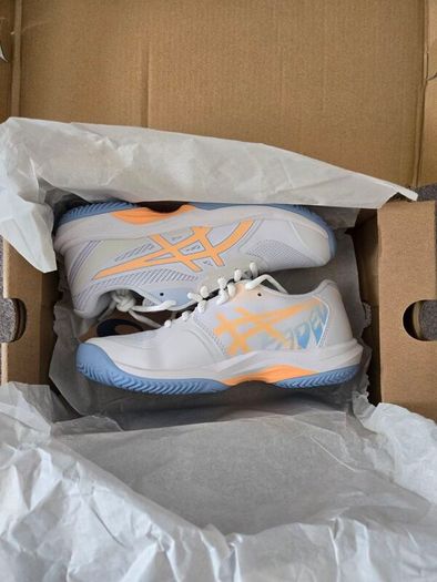 Ladies padel shoes size 37 UK 4. New in box