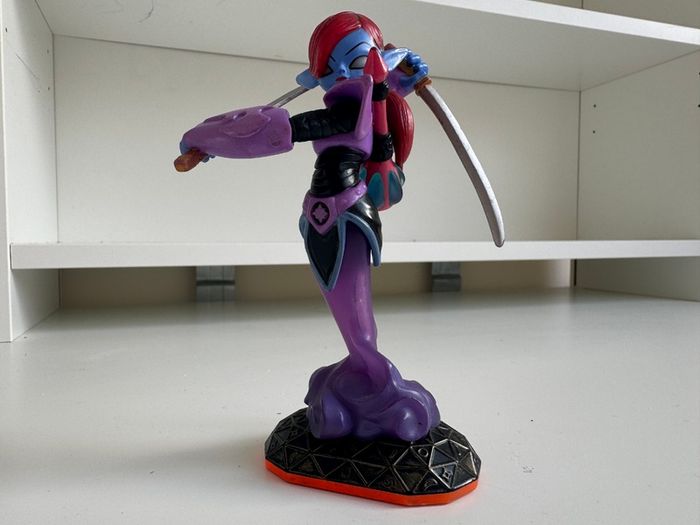 Ninjini Skylnders Giants Universal Character Action Figure Used Please look at the pictures