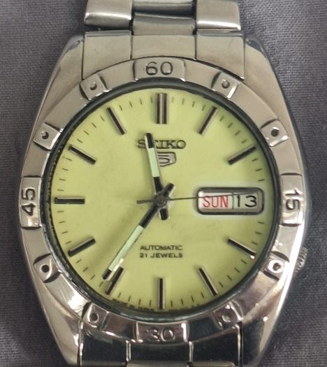 Vintage Seiko 5 Automatic 21 Jewels Mens Watch